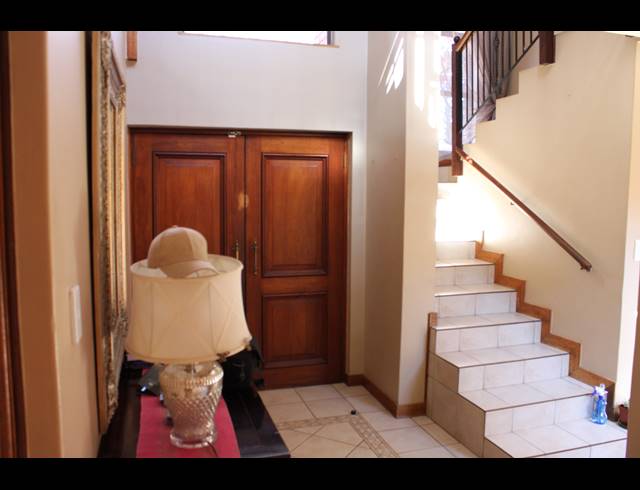 5 BEDROOM FREEHOLD TO LET IN WOODHILL GOLF ESTATE